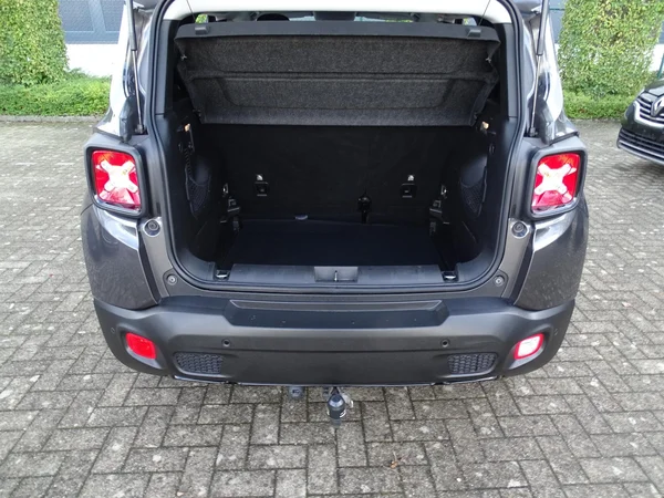 Jeep Renegade (2018) — foto 10 van 27