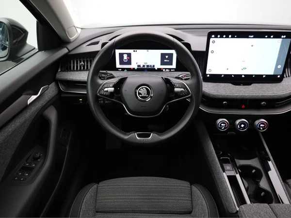 SKODA Superb Combi (2025) — foto 5 van 23