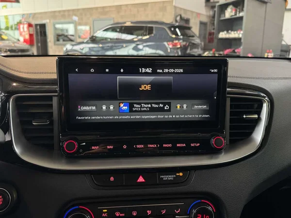 Kia Ceed SW (2023) — foto 2 van 17
