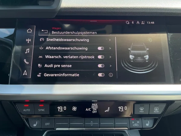AUDI A3 Sportback (2024) — foto 6 van 21