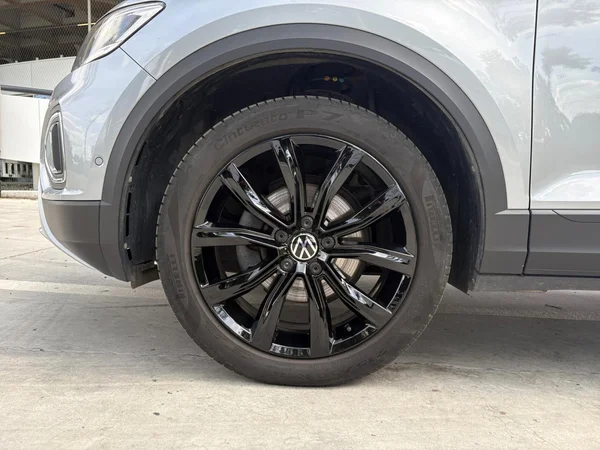 VOLKSWAGEN T-Roc (2023) — foto 16 van 24