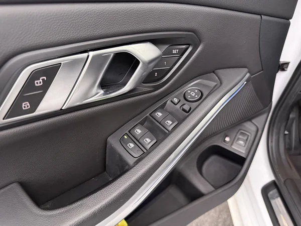 BMW 320 (2022) — foto 15 van 27