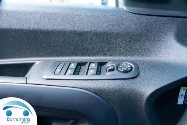 Peugeot RIFTER (2020) — foto 29 van 37