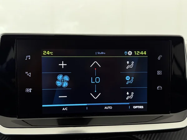 PEUGEOT e-2008 (2020) — foto 18 van 31