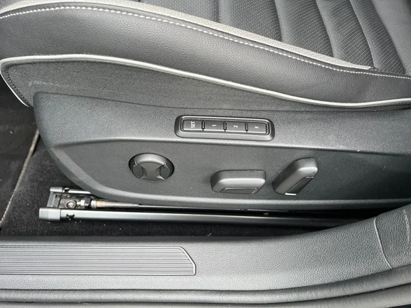 VOLKSWAGEN Golf VIII GTD (2024) — foto 5 van 24