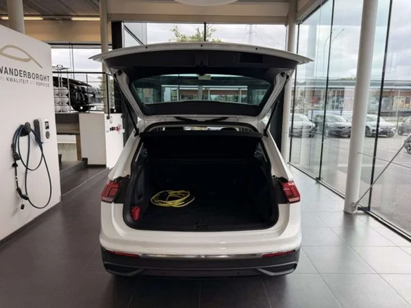 Volkswagen Tiguan (2023) — foto 21 van 23
