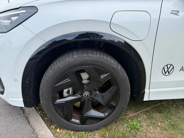 VOLKSWAGEN Tiguan eHybrid (PHEV) (2025) — foto 17 van 24