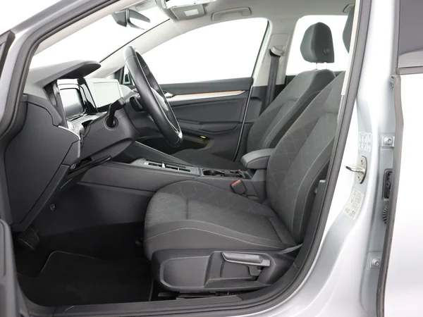 VOLKSWAGEN Golf (2024) — foto 2 van 27