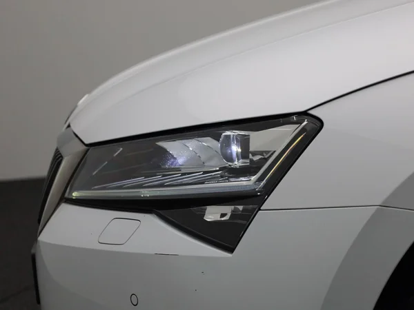 Škoda Superb (2022) — foto 11 van 47