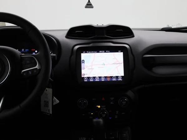 Jeep Renegade (2023) — foto 40 van 40