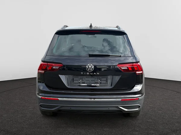 VOLKSWAGEN Tiguan (2023) — foto 16 van 21