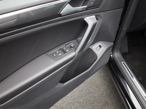 VOLKSWAGEN Tiguan (2019) — foto 6 van 22