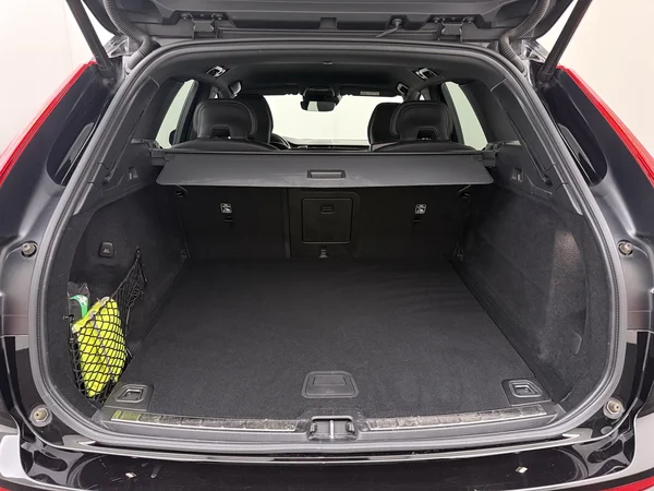 VOLVO XC60 (2021) — foto 8 van 31