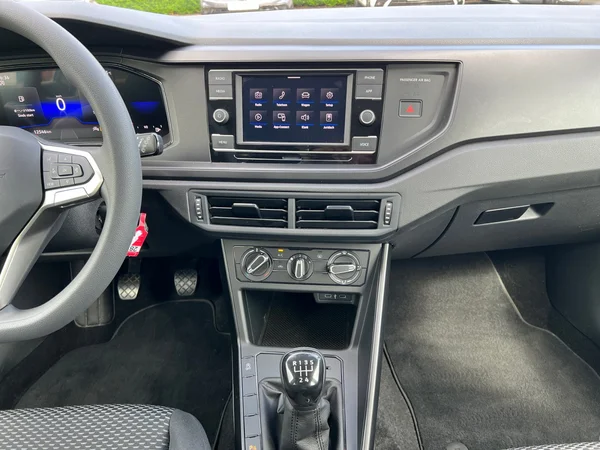 VOLKSWAGEN Polo (2024) — foto 4 van 24