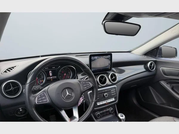 Mercedes-Benz CLA 180 (2019) — foto 12 van 25
