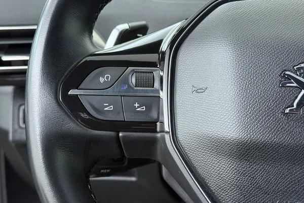 Peugeot 3008 PHEV (2023) — foto 5 van 19