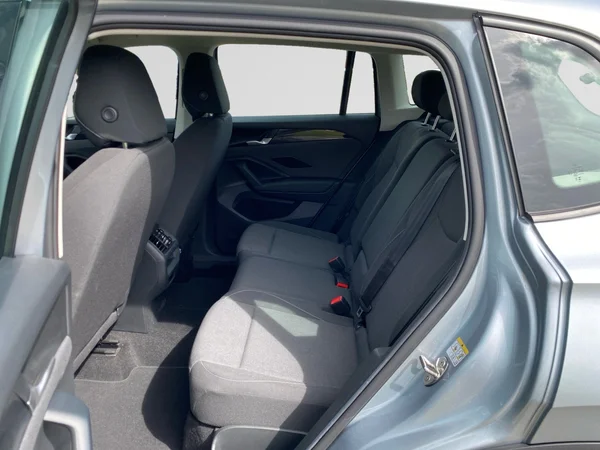VOLKSWAGEN Tiguan (2024) — foto 2 van 16