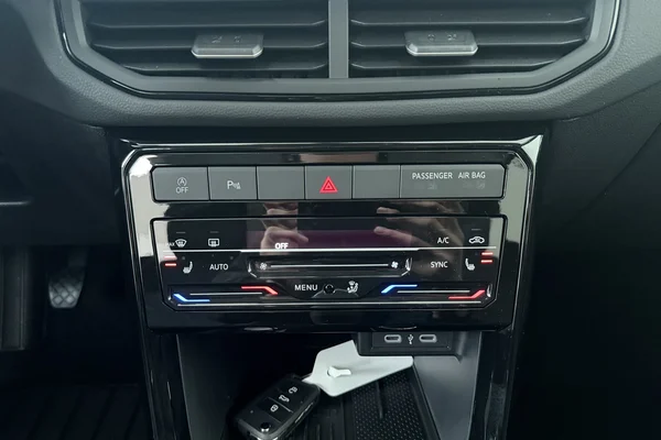 Volkswagen T-Cross — foto 9 van 17