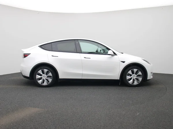 Tesla Model Y (2023) — foto 41 van 43
