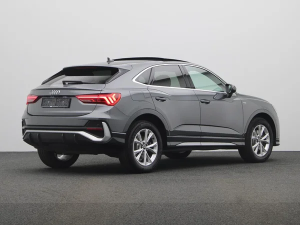 AUDI Q3 Sportback PHEV (2022) — foto 12 van 23