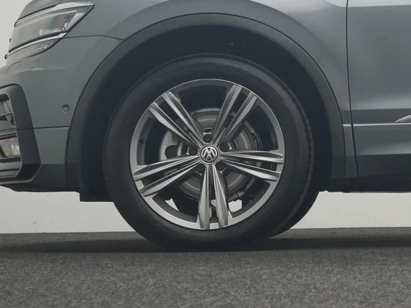 VOLKSWAGEN Tiguan Allspace (2021) — foto 2 van 10