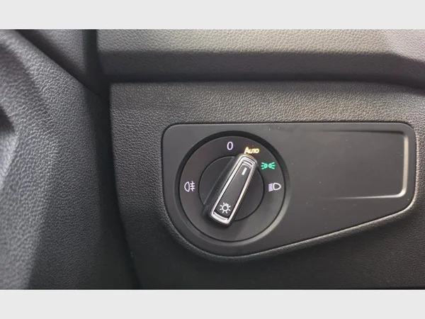 VOLKSWAGEN Tiguan (2021) — foto 22 van 34