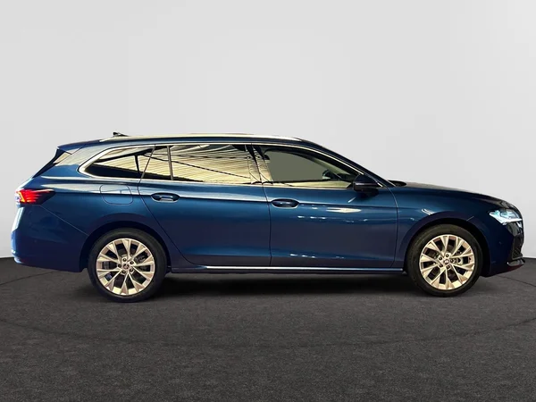 SKODA Superb Combi (2025) — foto 13 van 17