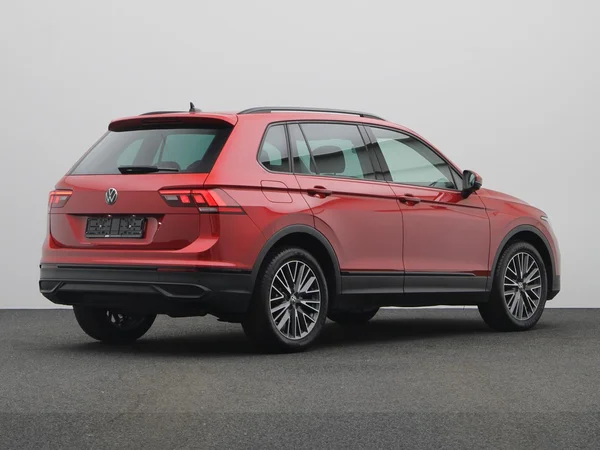 VOLKSWAGEN Tiguan (2023) — foto 12 van 20