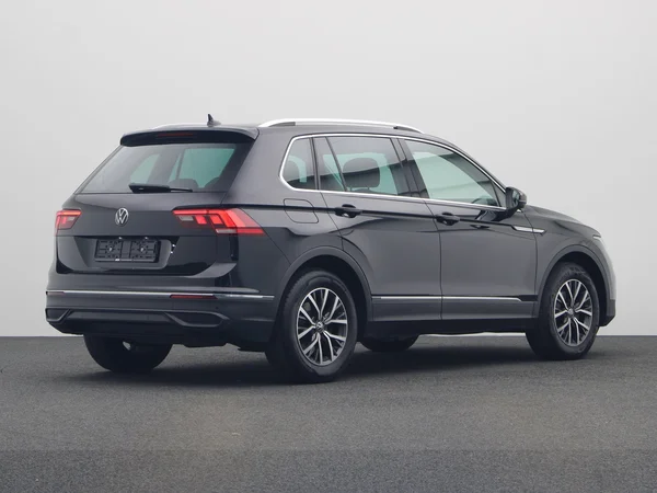 VOLKSWAGEN Tiguan (2023) — foto 12 van 20