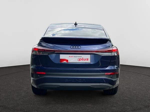 AUDI Q4 Sportback e-tron (2025) — foto 10 van 21