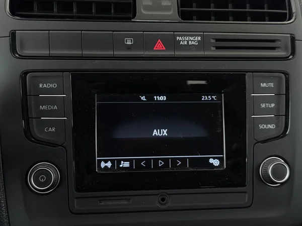VOLKSWAGEN Polo (2017) — foto 9 van 20