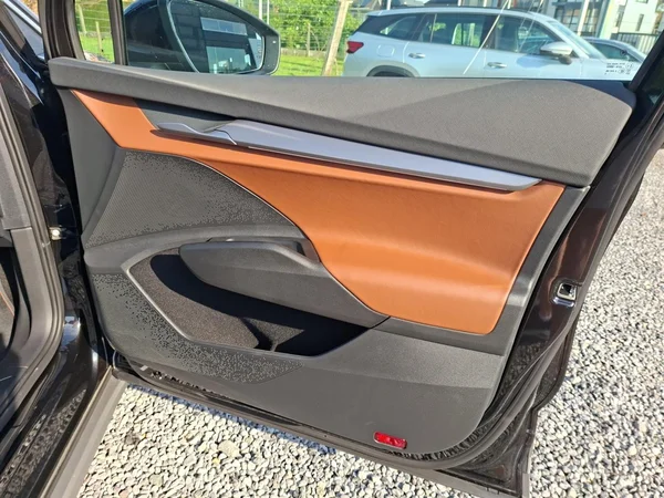 SKODA Enyaq (2025) — foto 9 van 24