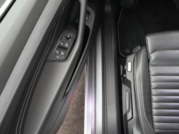 VOLKSWAGEN Passat SW (2020) — foto 11 van 23