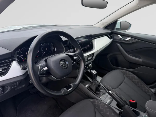 SKODA Kamiq (2022) — foto 2 van 21
