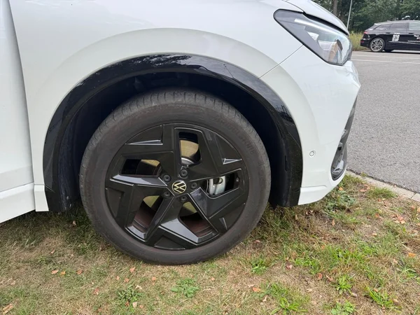 VOLKSWAGEN Tiguan eHybrid (PHEV) (2025) — foto 16 van 24