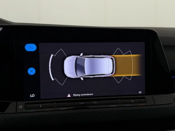 VOLKSWAGEN Golf (2022) — foto 11 van 28