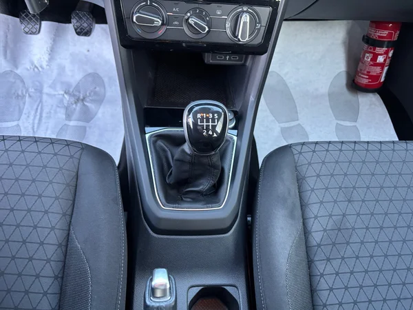 VOLKSWAGEN T-Cross (2022) — foto 3 van 22