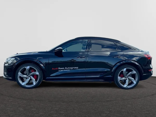 AUDI SQ8 e-tron Sportback (2024) — foto 16 van 21