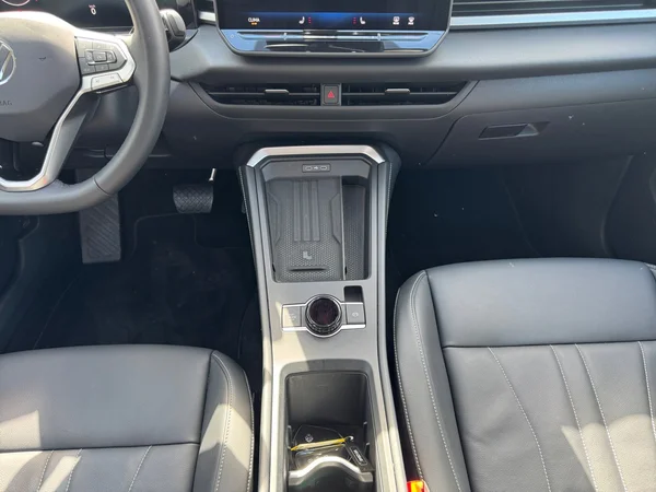VOLKSWAGEN T-Roc (2026) — foto 2 van 22
