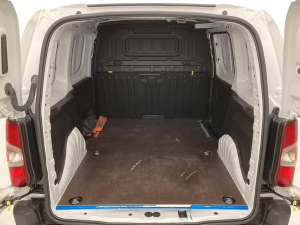 PEUGEOT Partner Van Swb (2024) — foto 34 van 36
