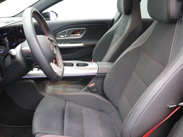 Mercedes-Benz CLA (2025) — foto 2 van 27