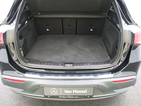 Mercedes-Benz EQA (2023) — foto 13 van 25