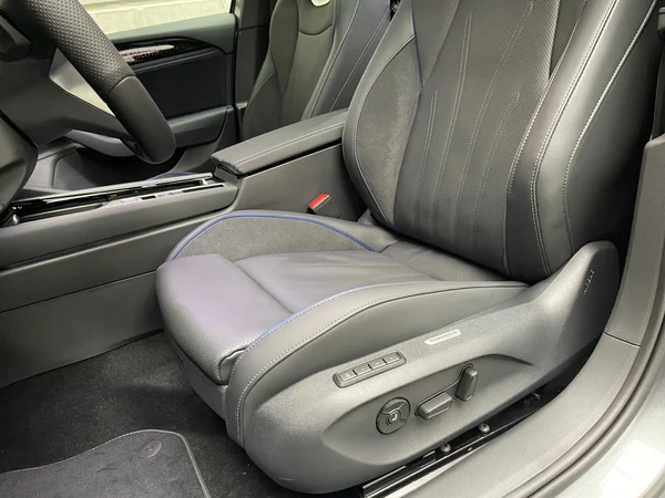 VOLKSWAGEN Passat Variant eHybrid (PHEV) (2025) — foto 4 van 15