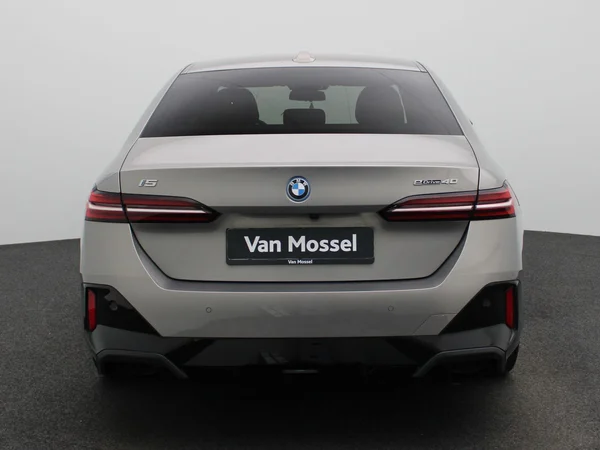 BMW i5 (2024) — foto 45 van 55