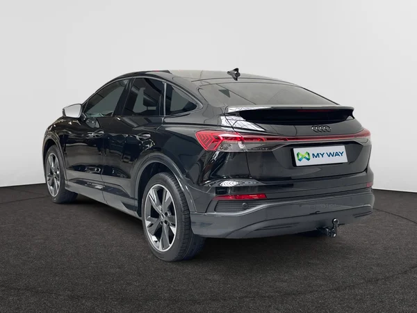 AUDI Q4 Sportback e-tron (2025) — foto 9 van 16