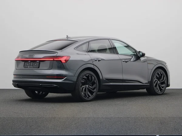 AUDI e-tron Sportback (2023) — foto 12 van 26