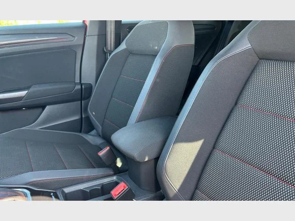 Volkswagen T-Roc (2021) — foto 14 van 29