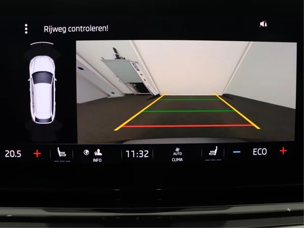 SKODA Octavia Combi PHEV (2024) — foto 3 van 15