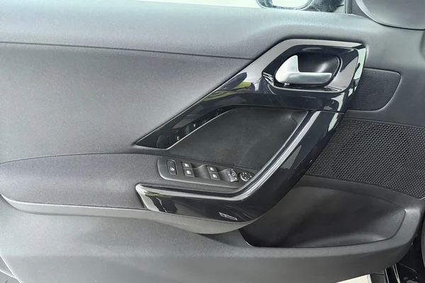 Peugeot 2008 (2019) — foto 8 van 18