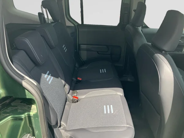 FORD Tourneo Courier (2024) — foto 6 van 24